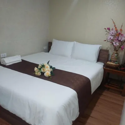 Tweepersoonskamer met gedeeld toilet — Omeli homestay
